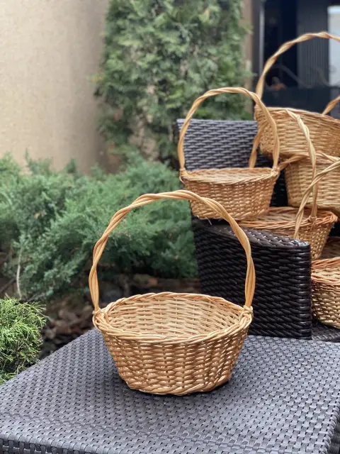 Proutěný košík na dárky a floristiku – ruční výroba