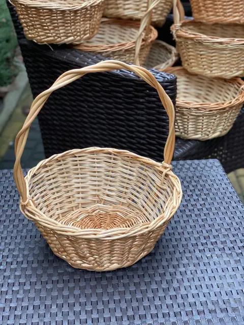 Proutěný košík na dárky a floristiku – ruční výroba