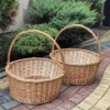 Proutěný dárkový koš s vysokou rukojetí – ruční výroba