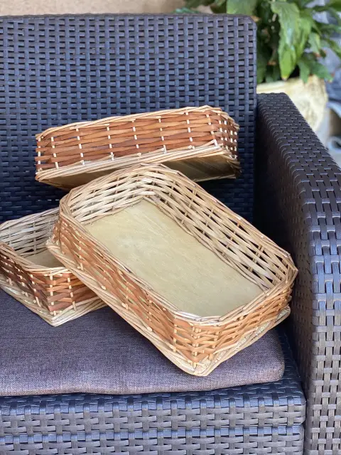 IMG_2882 Proutěná prodejní bedýnka 25 × 25 cm – koš na ovoce a pečivo