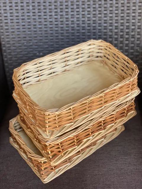 IMG_2883 Proutěná prodejní bedýnka 25 × 25 cm – koš na ovoce a pečivo