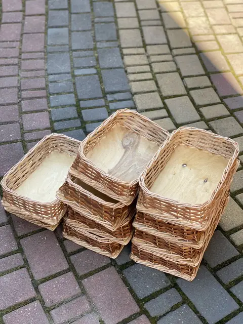 IMG_2885 Proutěná prodejní bedýnka 25 × 25 cm – koš na ovoce a pečivo